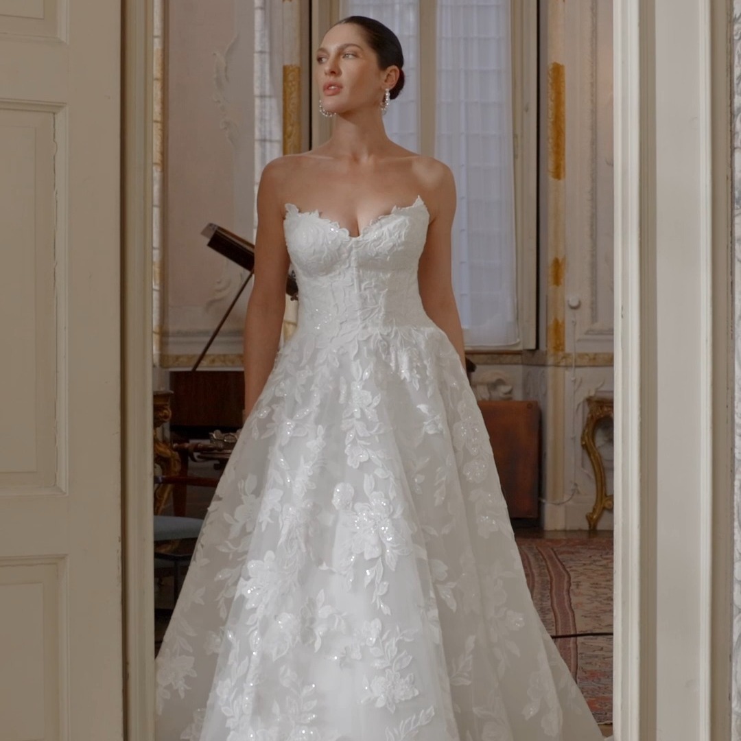 "INGENUE NOVIAS, SOLO DETALLES ", solo debes pedir tu cita ó consultar sobre modelos u otro . A nuestro nro. 📲+56982884011  LAS CONDES , SANTIAGO - CHILE
www.ingenuenovia@gmail.com  #justinalexander
#vestidosdenovias #vestidoselegantesdenovias #matrimonio #bodas #vestidosdemadrinas #vestidoseuropeos #novias #novias #madrinas #madrina #madrinasdebodas #vestidosexclusivos #ingenuesantiago #bodas2026 #bodas2027